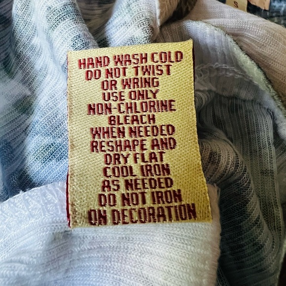 Women’s NWT Reba long sleeves light weigjt blue/white top,shirt sizes S - Picture 12 of 13